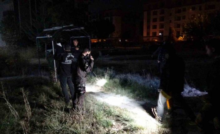 Hırsızlık zanlıları kaçarken silahla işçiyi yaraladı