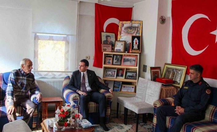 Hisarcık Kaymakamı Erkan Atam’dan, şehit mezarına ve ailesine ziyaret