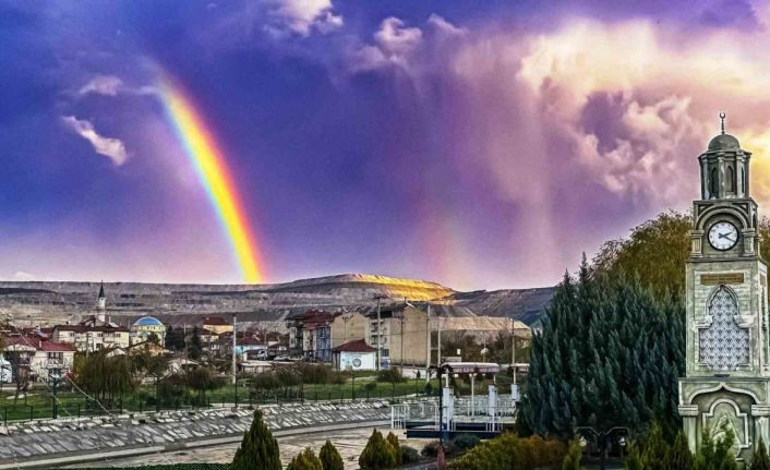 Hisarcık Saat Kulesi üzerinde gökkuşağı güzelliği