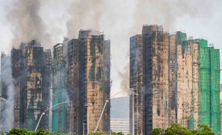 Hong Kong’taki yangın faciasıyla ilgili 3 gözaltı