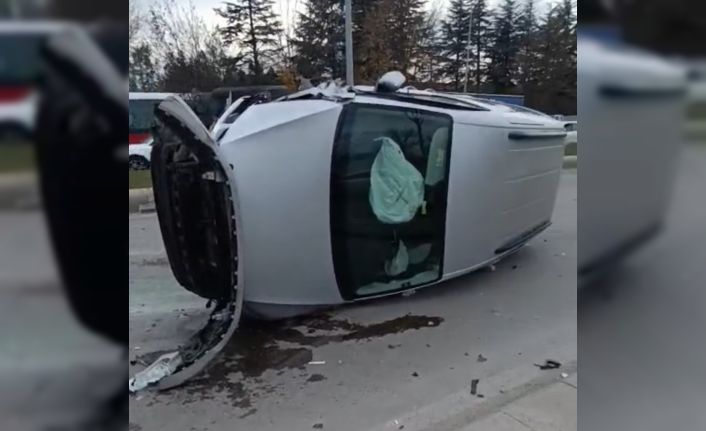 İki araç çarpıştı, sürücü yaralı