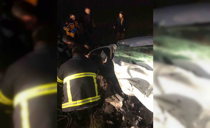 İki otomobil kafa kafaya çarpıştı: 7 yaralı