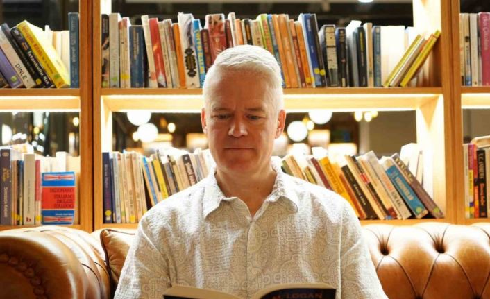 İngiliz yazar T.M. Logan, İstanbul’da okuyucularıyla bir araya geldi