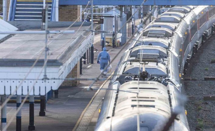 İngiltere polisi: "Tren saldırısı terör eylemi değil, gözaltına alınanlar İngiliz"