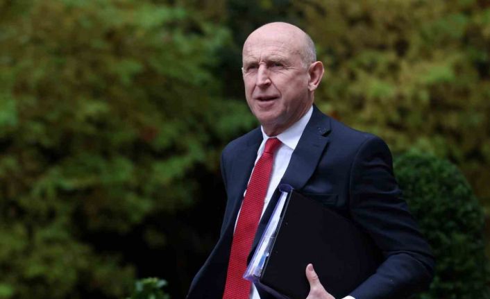 İngiltere Savunma Bakanı Healey: "Rus casus gemisi, İngiltere sularının sınırında"