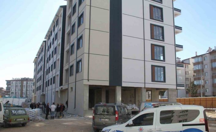 İnşaatta asansör boşluğuna düşen şahıs yaralandı