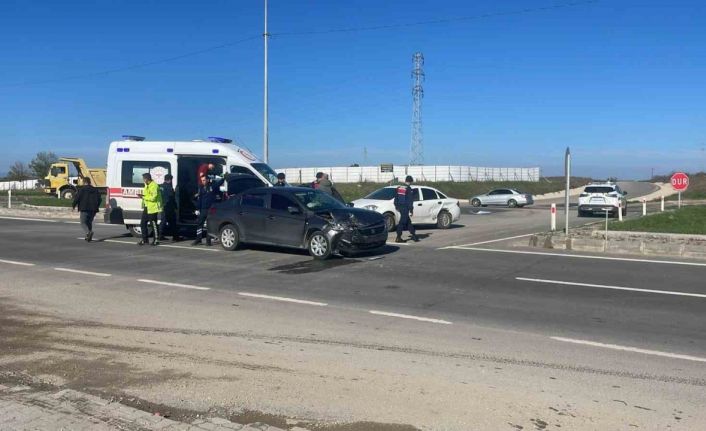 İpsala’da iki otomobil çarpıştı: 8 yaralı