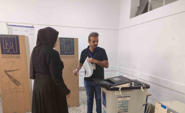 Irak halkı parlamento seçimi için sandık başında