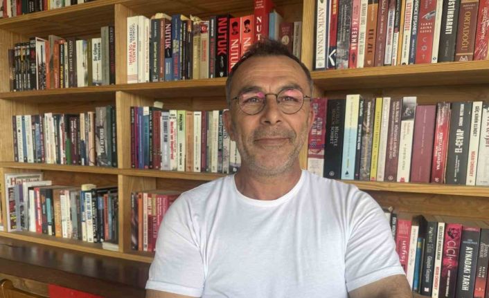 İşlettiği büfede 800 eserlik kütüphane kurdu