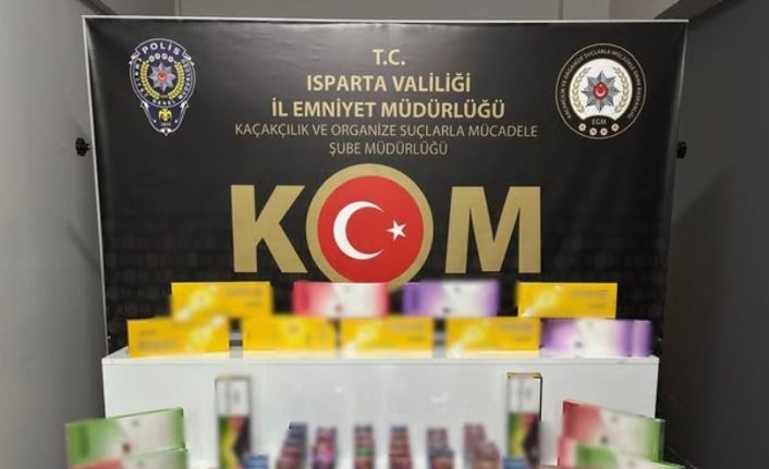Isparta’da bir evde yapılan aramada çok sayıda kaçak sigara ve elektronik sigara ele geçirildi