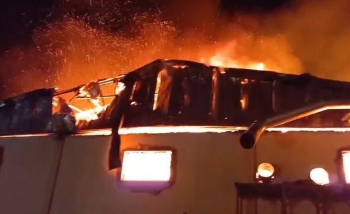 Isparta’da bir kereste fabrikası tamamen yanarak kül oldu