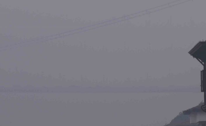 İstanbul güne yoğun sisle uyandı