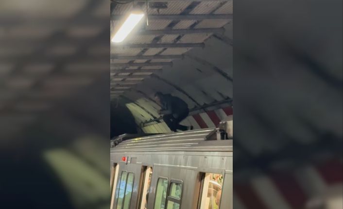 İstanbul’da metroda yaşanan ilginç anlar kamerada