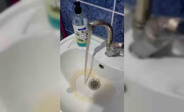 İstanbul’da musluklardan kirli su akmasına vatandaşlardan tepki