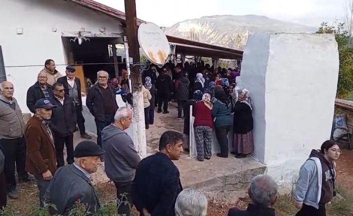 İstanbul’da otel odasında öldürülen Melisa, memleketi Tokat’ta toprağa verildi