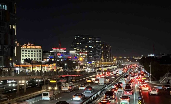 İstanbul’da trafik yoğunluğu yüzde 83’e ulaştı