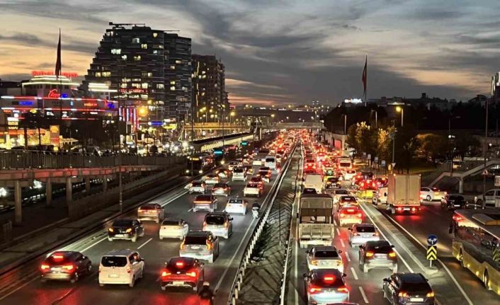 İstanbul’da trafik yoğunluğu yüzde 85’e ulaştı