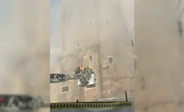 İtalya’da Orta Çağ’a ait kule çöktü: 3 yaralı