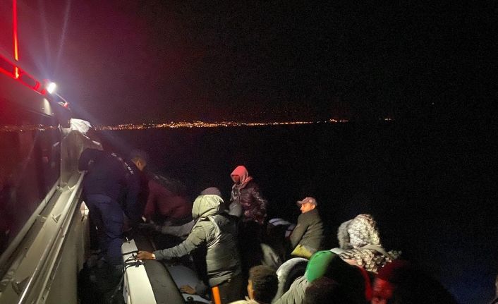 İzmir açıklarında 23 düzensiz göçmen yakalandı, 20 göçmen kurtarıldı