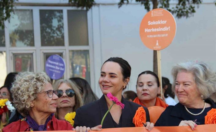 İzmirli kadınlardan ’turuncu’ yürüyüş