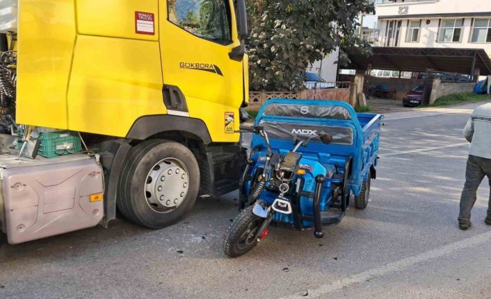 İznik’te elektrikli bisiklet ile tır çarpıştı: 1 yaralı
