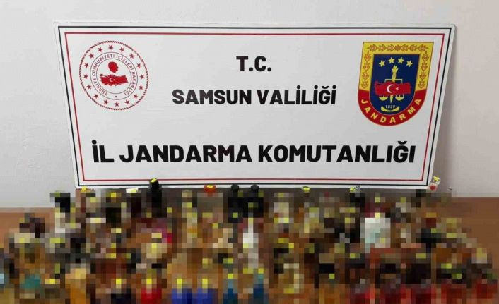 Jandarma 320 adet gümrük kaçağı parfüm ele geçirdi