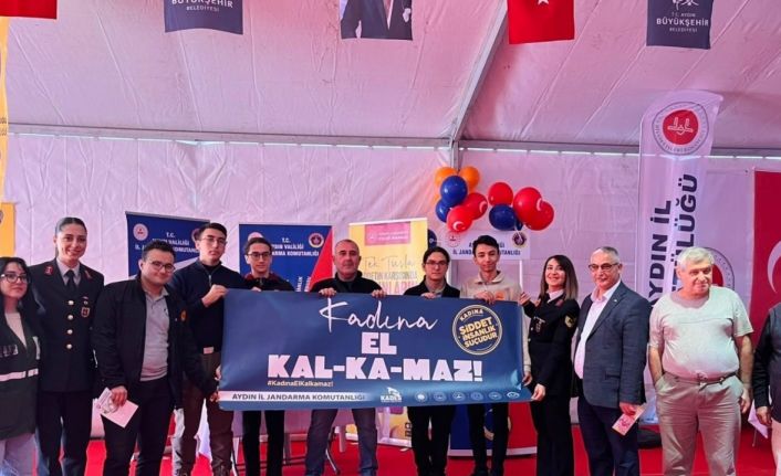 Jandarma, Atatürk Kent Meydanı’ndan vatandaşları bilgilendirdi