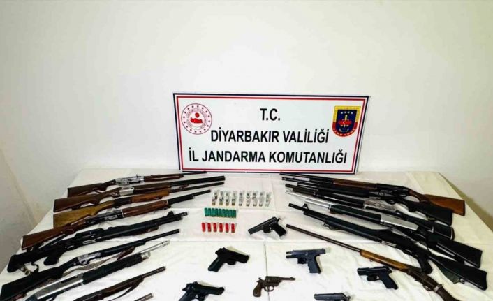 Jandarma ekiplerinden silah ve kaçakçılık operasyonu