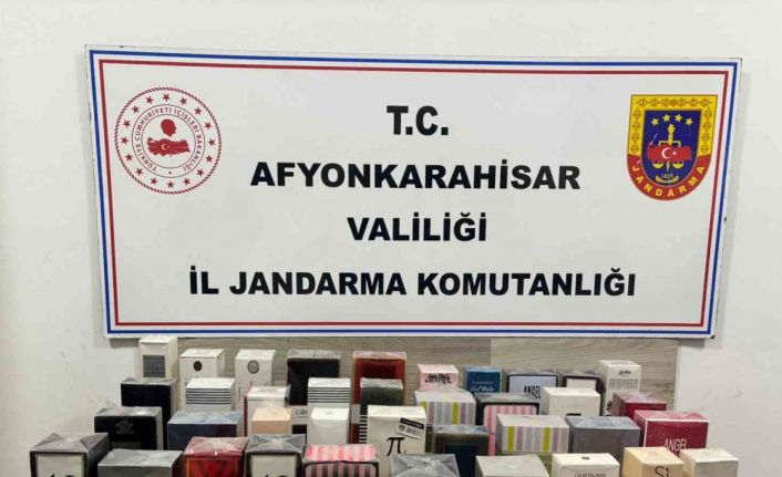 Jandarma kaçak erkek ve kadın parfümü ele geçirdi