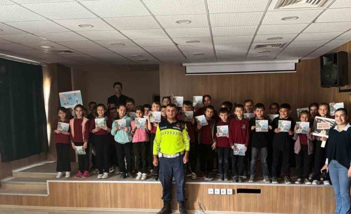 Jandarma trafik timinden öğrencilere eğitim