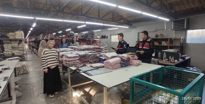 Jandarma’dan kadınlara KADES ile UYUMA anlatıldı