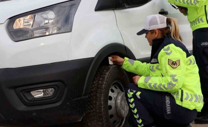 Jandarmadan kış lastiği denetimi