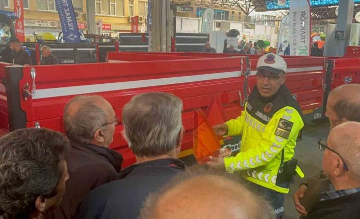 Jandarmadan tarım fuarında çiftçilere uyarı