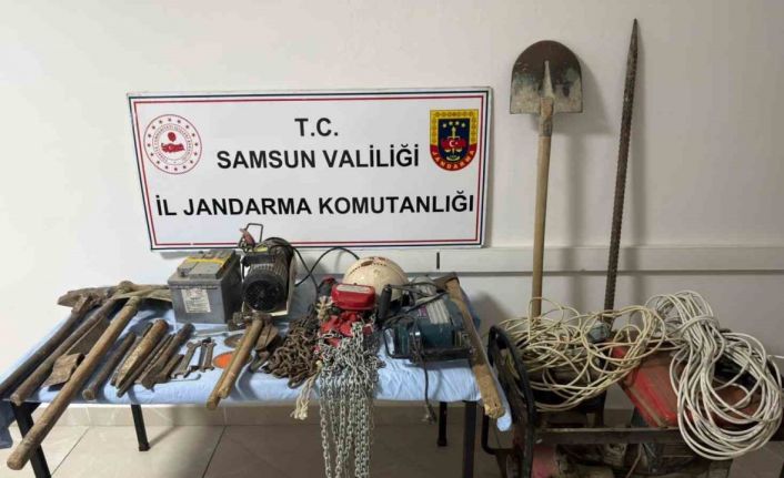 Kaçak kazı yapan 4 şahıs jandarmaya yakalandı