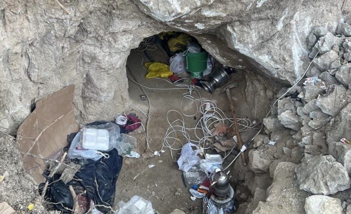 Kaçak kazı yapanlar jandarma tarafından suçüstü yakalandı