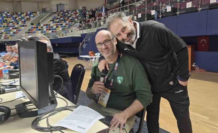 Kadınlar Basketbol Süper Ligi maçında anonsçu olmayınca görev gazeteciye düştü