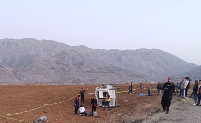 Kahramanmaraş’ta işçileri taşıyan minibüs takla attı: 2 ölü, 7 yaralı