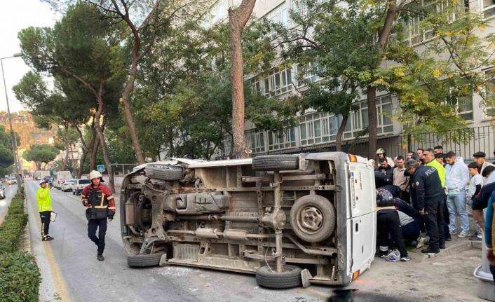Kaldırıma çarpıp takla attı, park halindeki araçlara çarparak durabildi