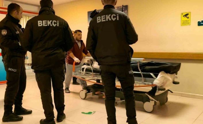 Kaldırımda durup tartıştığı kişiye ateş açtı