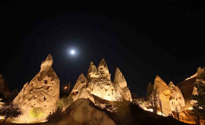 Kapadokya’da "Kunduz Süper Ay" göz kamaştırdı