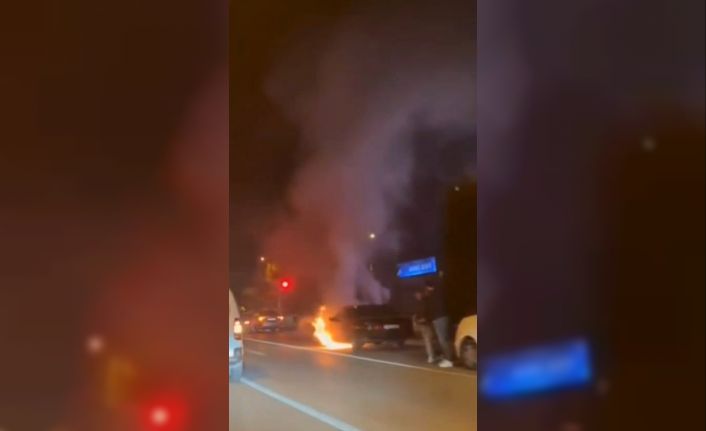 Karabük’te seyir halindeki otomobil alev aldı