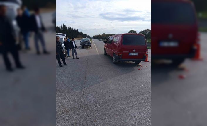 Karacabey’de iki otomobil çarpıştı: 2 yaralı