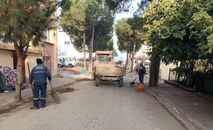 Karacasu’da çevre temizliği için ekipler sahada