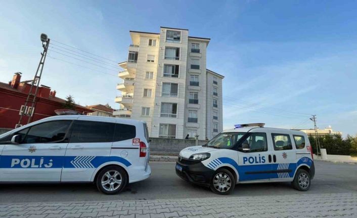 Karaman’da 5’inci kattan düşen öğretmen hayatını kaybetti