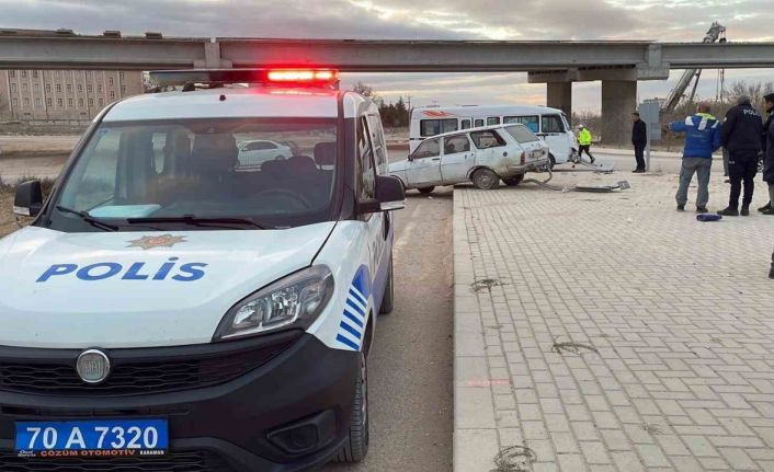 Karaman’da yolcu minibüsü ile otomobil çarpıştı: 2 yaralı