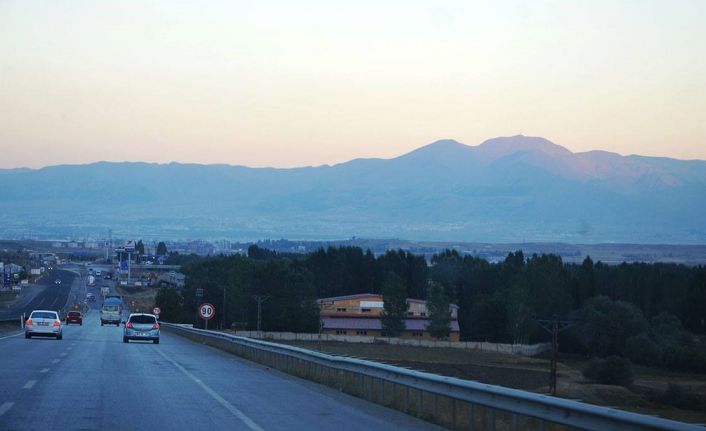 Karayollarında hız tabelalarına ayar