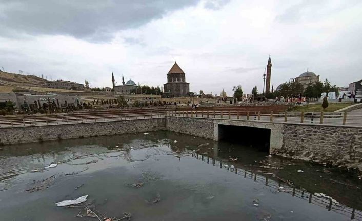 Kars Çayı alarm veriyor