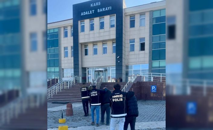 Kars’ta bir aparta uyuşturucu operasyonu