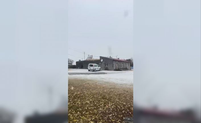Kars’ta yüksek kesimlere kar yağdı