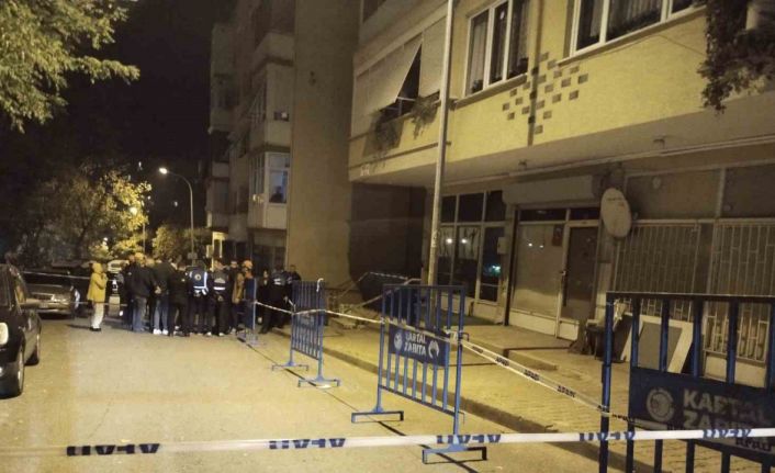 Kartal’da binanın kolonlarında çatlaklar oluştu: Bina tahliye edildi